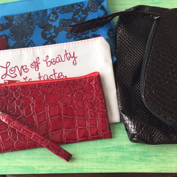 Ipsy Handbags - 💋Set of 5 Bags Ipsy & Other Cosmetic Bags